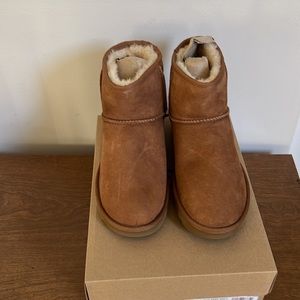 UGG Classic Mini II, Chestnut color, Size 7, NEVER WORN